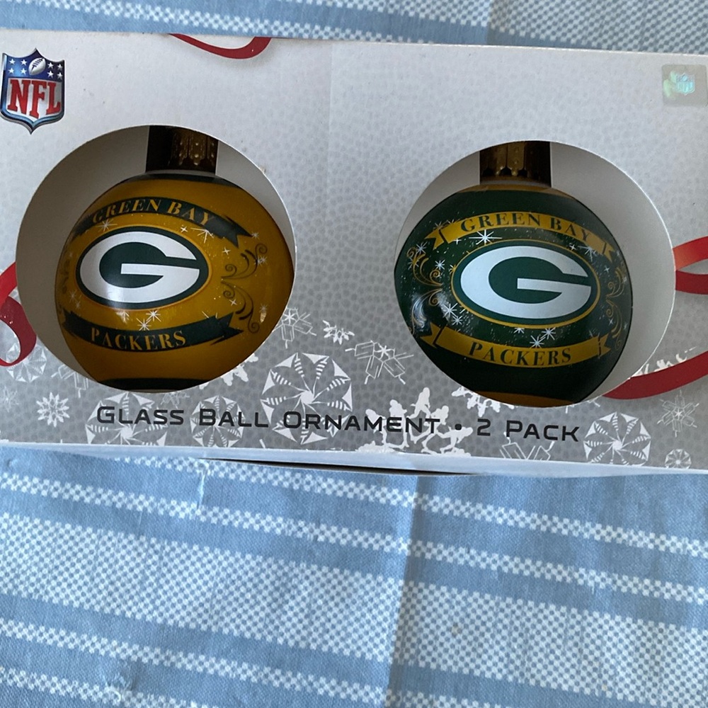 Green Bay packers glass ornament 401
